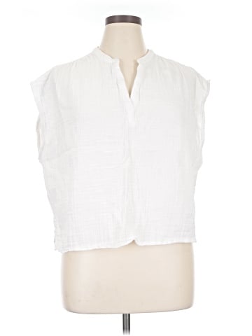 Old Navy Sleeveless Button-Down Shirt (view 1)