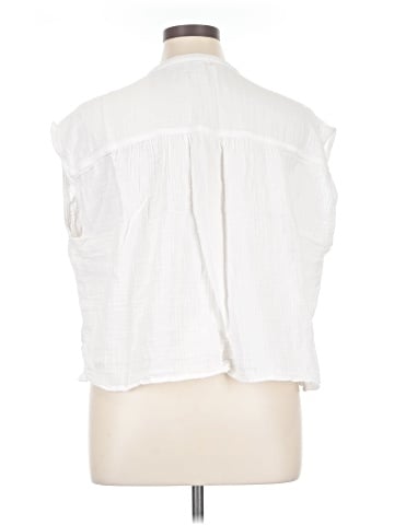 Old Navy Sleeveless Button-Down Shirt (view 2)