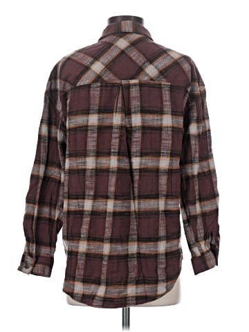 Maurices Long Sleeve Button-Down Shirt (view 2)
