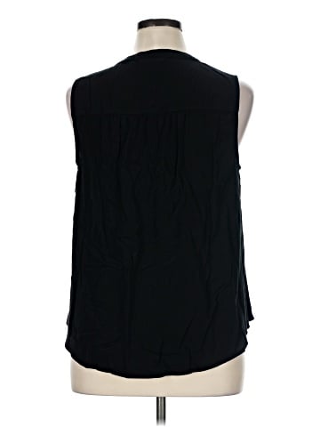 Torrid Sleeveless Button-Down Shirt (view 2)
