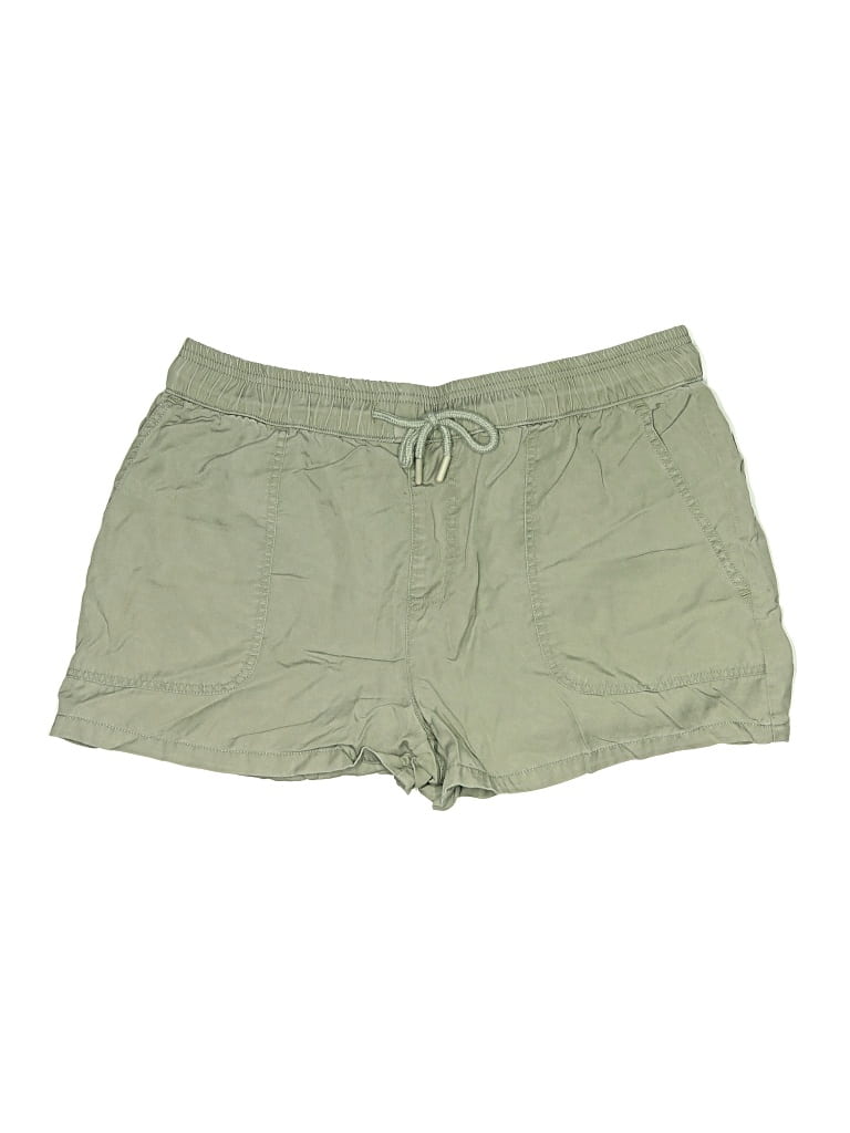 Pre-owned Quince Khaki Shorts In Green