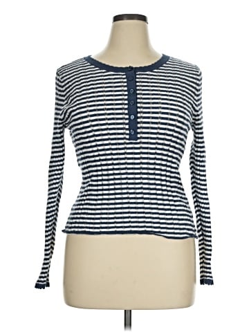 American Eagle Outfitters Pullover Sweater (view 1)