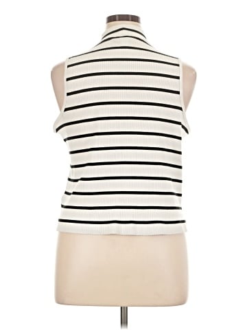 Old Navy Sleeveless T-Shirt (view 2)