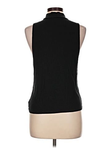 American Eagle Outfitters Sleeveless T-Shirt (view 2)