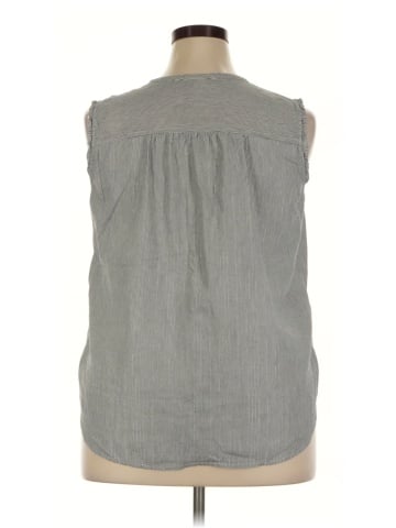 Old Navy Sleeveless Button-Down Shirt (view 2)