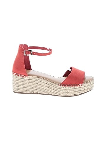 Kelly & Katie Wedges (view 1)