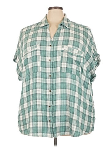 Maurices Short Sleeve Button-Down Shirt (view 1)