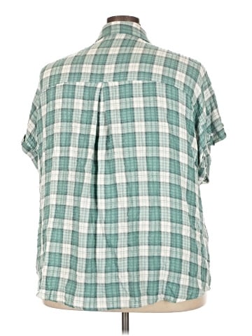 Maurices Short Sleeve Button-Down Shirt (view 2)
