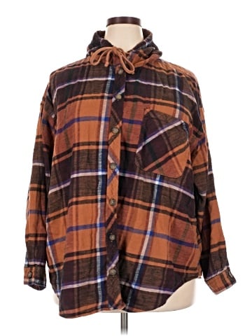 Maurices Long Sleeve Button-Down Shirt (view 1)