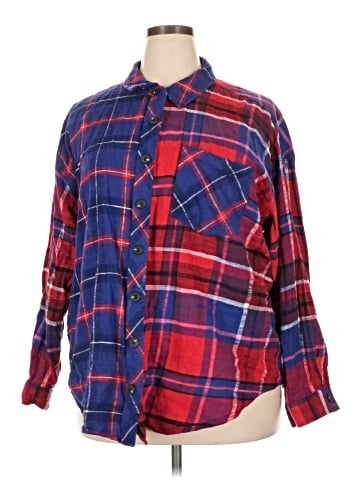 Maurices Long Sleeve Button-Down Shirt (view 1)