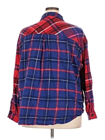 Maurices Long Sleeve Button-Down Shirt (view 2)