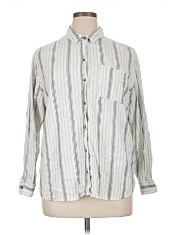 Universal Thread Long Sleeve Button-Down Shirt (view 1)