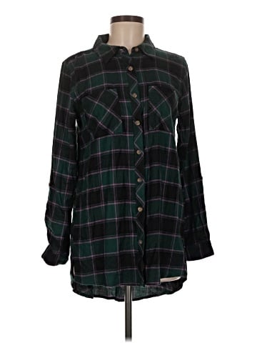 Maurices Long Sleeve Button-Down Shirt (view 1)
