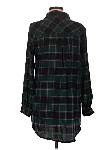 Maurices Long Sleeve Button-Down Shirt (view 2)