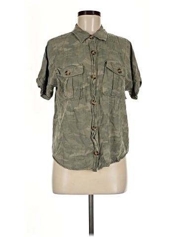 Maurices Short Sleeve Button-Down Shirt (view 1)