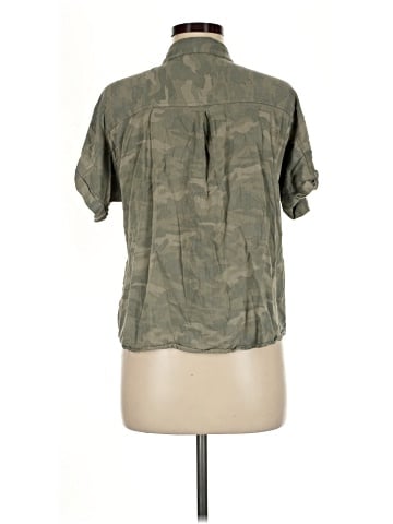 Maurices Short Sleeve Button-Down Shirt (view 2)