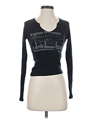 Hollister Long Sleeve T-Shirt (view 1)