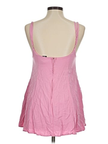 Hot Topic Sleeveless Top (view 2)