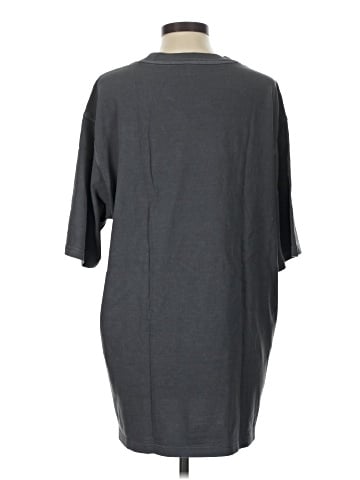 Old Navy Short Sleeve T-Shirt (view 2)