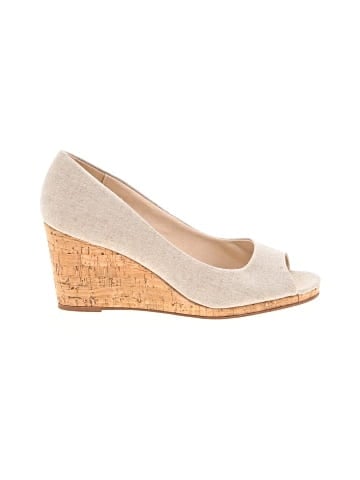 Kelly & Katie Wedges (view 1)