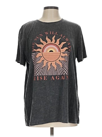 Maurices Short Sleeve T-Shirt (view 1)