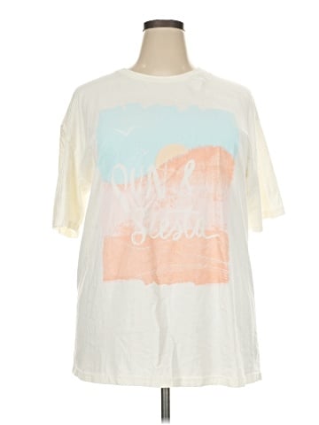 Maurices Short Sleeve T-Shirt (view 1)