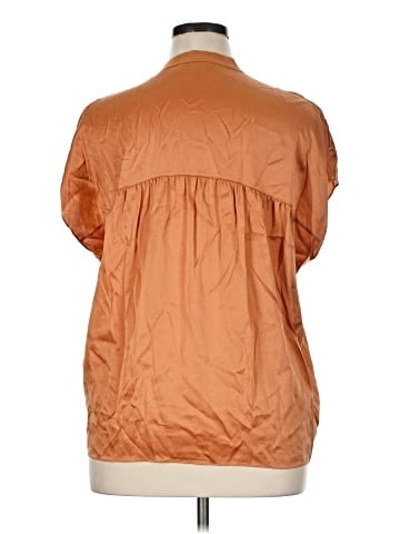 Vince. Short Sleeve Silk Top (view 2)
