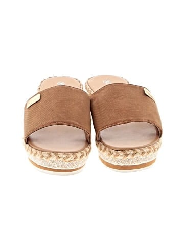 Unbranded Wedges (view 2)