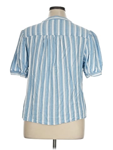 The Limited Short Sleeve Button-Down Shirt (view 2)