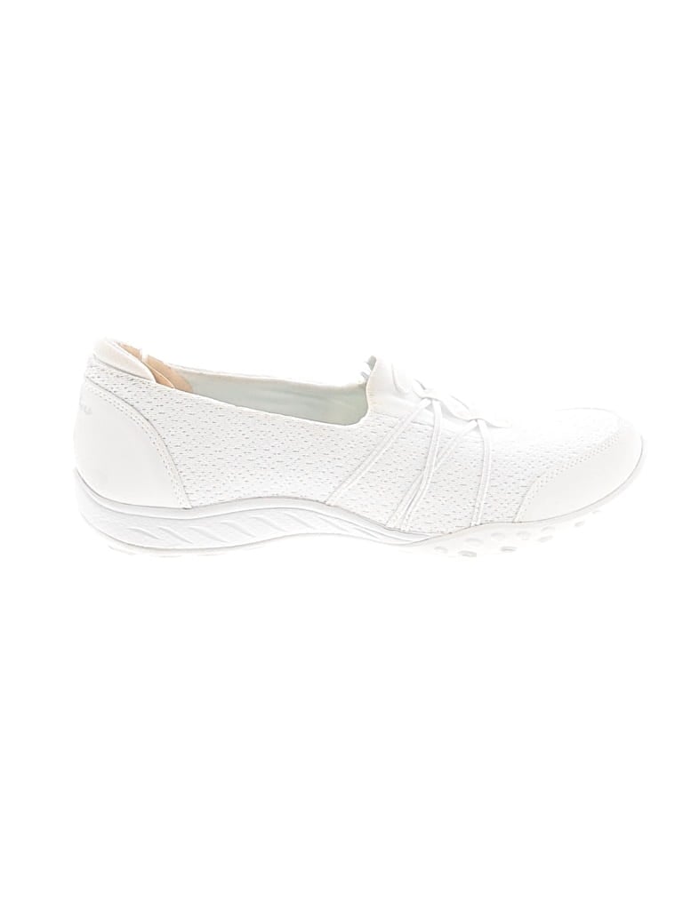 Pre-owned Skechers Flats In White