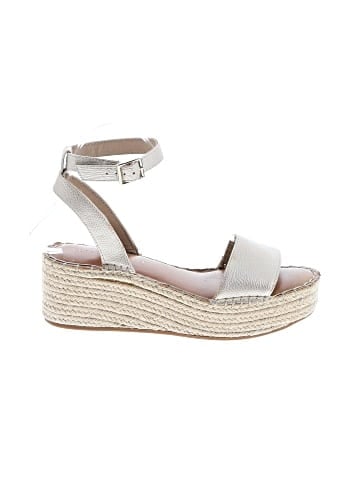Kelly & Katie Wedges (view 1)