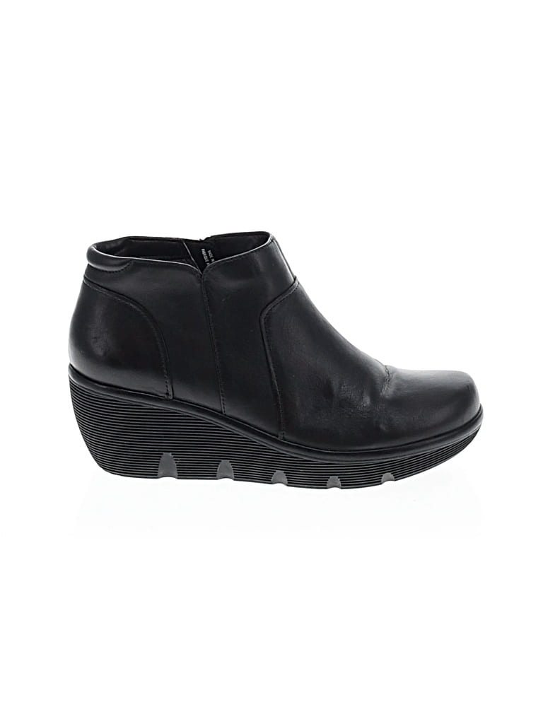 Pre-owned Clarks Ankle Boots In Black