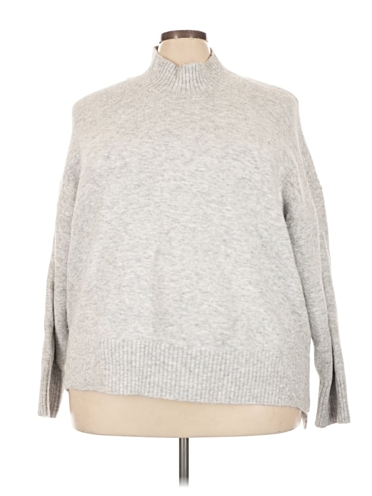 Flat White Turtleneck Sweater In Gray