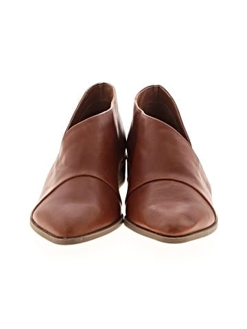 Universal Thread Flats (view 2)