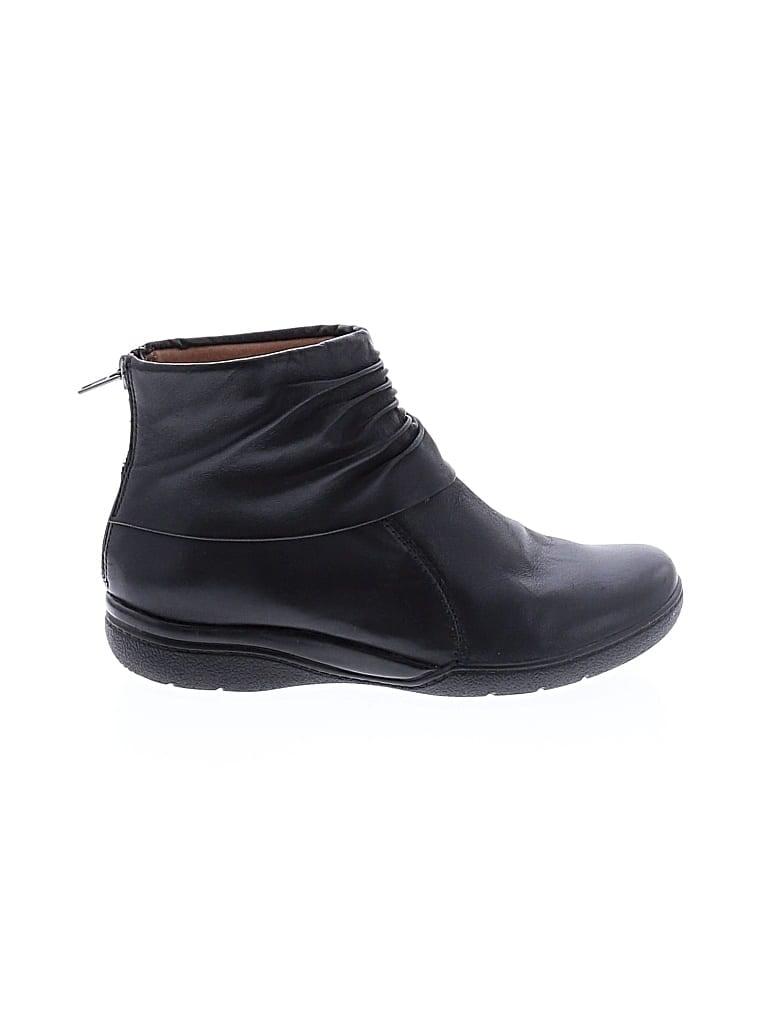Pre-owned Clarks Ankle Boots In Black
