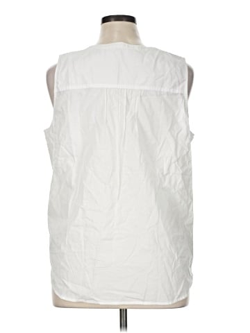 Croft & Barrow Sleeveless Button-Down Shirt (view 2)