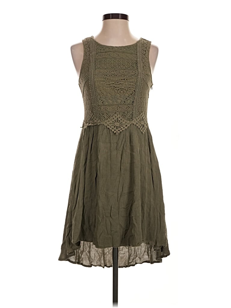 Pre-owned Doe & Rae Casual Dress In Green