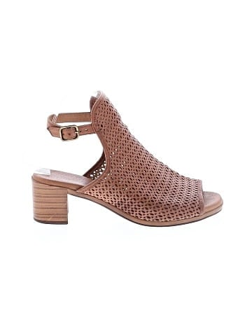 Eric Michael Sandals (view 1)
