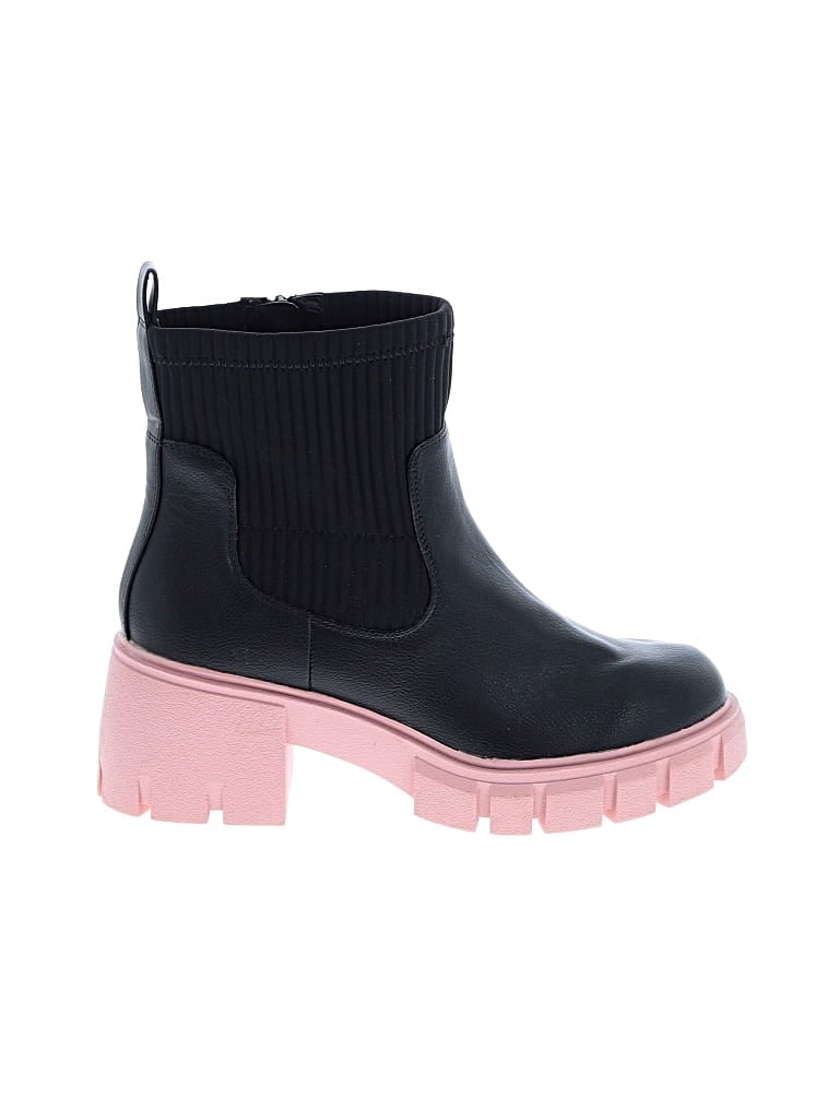 Pre-owned Torrid Ankle Boots In Black