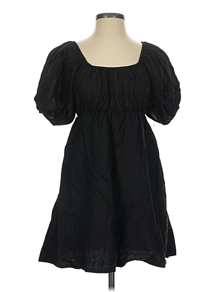 Pomander Place Casual Dress In Black