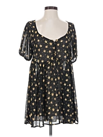 Urban Outfitters Casual Dress (view 1)