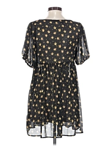 Urban Outfitters Casual Dress (view 2)