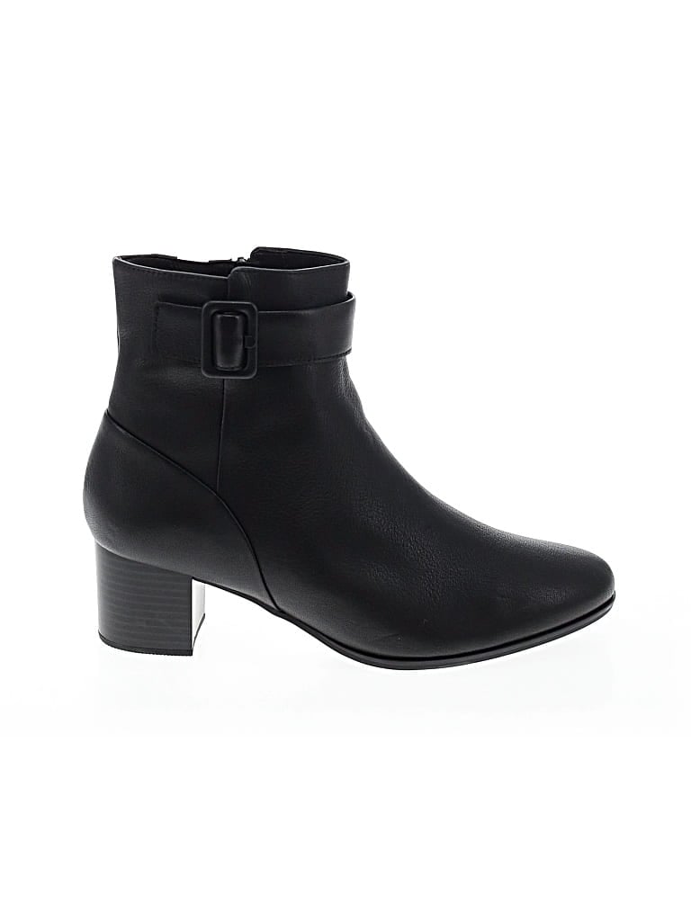 Pre-owned Clarks Ankle Boots In Black