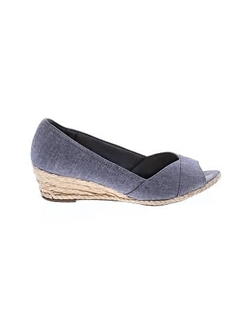 Coach and Four Wedges (view 1)