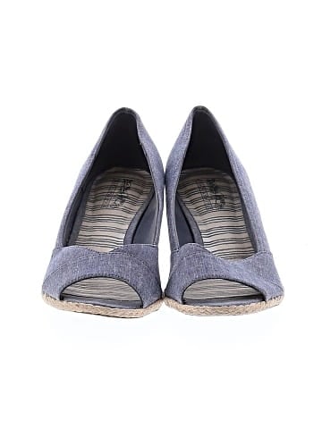 Coach and Four Wedges (view 2)