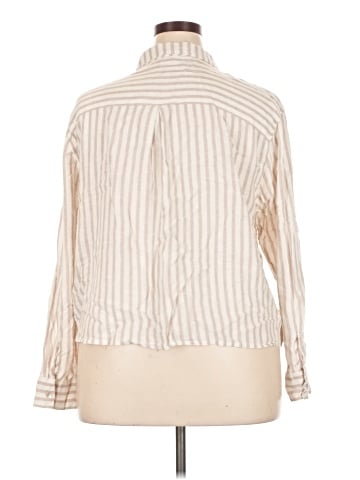 Maurices Long Sleeve Button-Down Shirt (view 2)