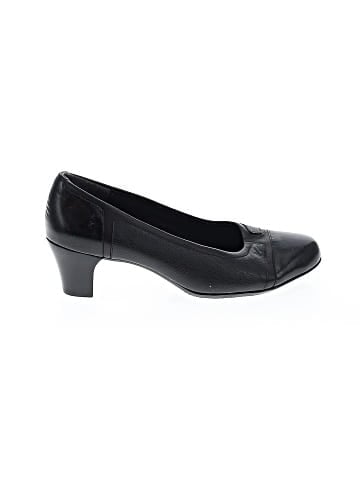 Munro American Heels (view 1)