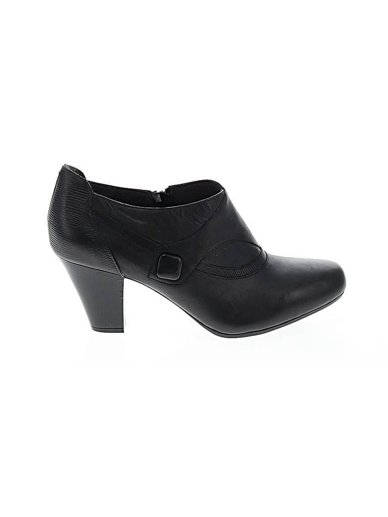 Pre-owned Clarks Ankle Boots In Black