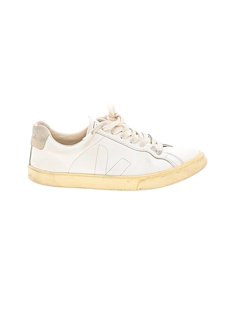 Pre-owned Veja Sneakers In White
