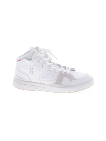 On Cloud Sneakers (view 1)